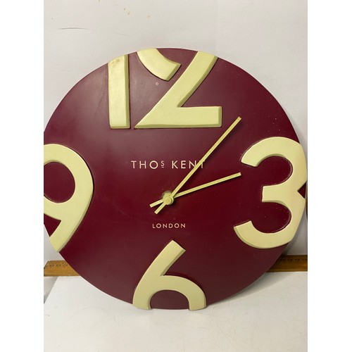 228 - A selection of quartz table and wall clocks.