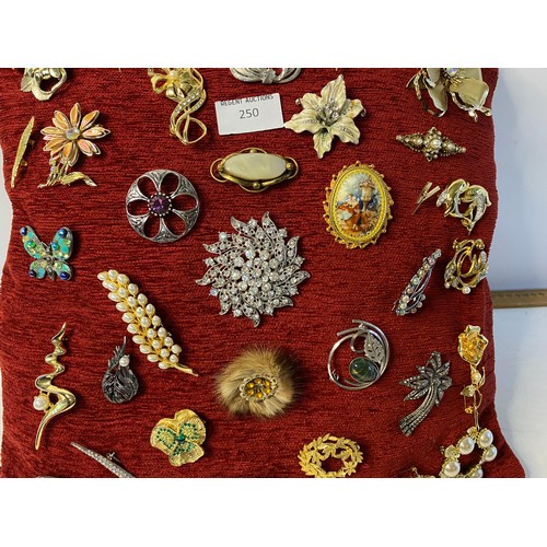 250 - Cushion of vintage brooches.