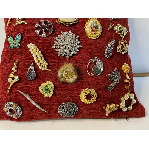 250 - Cushion of vintage brooches.