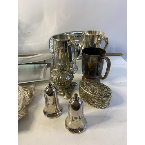 252 - Selection of silverplate and metalware.