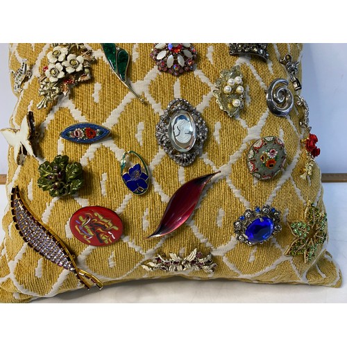 307 - Selection of vintage brooches on cushion.