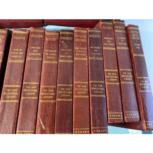 149 - Vintage suitcase containing a full set of 16 volumes of 