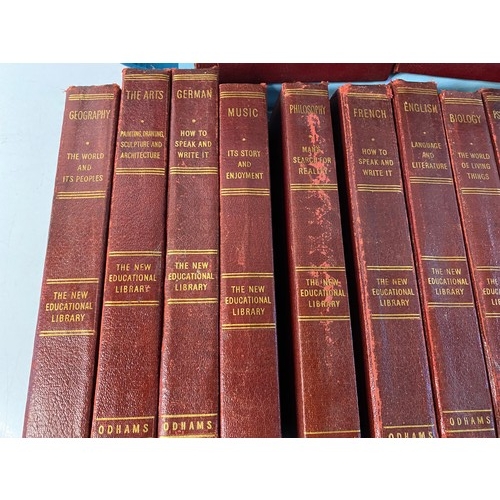 149 - Vintage suitcase containing a full set of 16 volumes of 