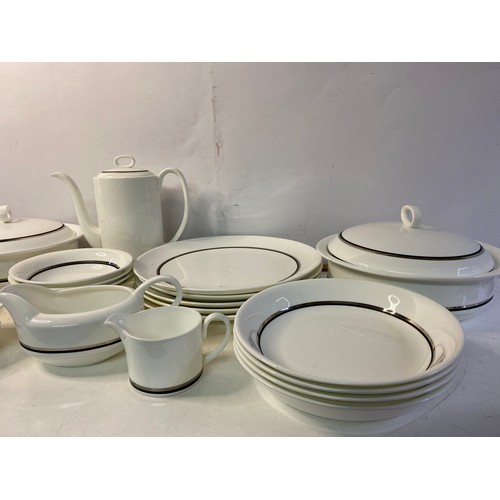 347 - Selection of Wedgwood Susie Cooper Design 'Charisma' comprising 5 x dinner plates, 4 x soup bowls, 4... 