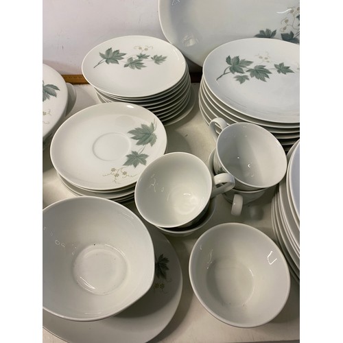 348 - Large selection of Noritake 'Wild Ivy' comprising 8 x dinner plates, 2 x serving dishes, 1 x meat pl... 