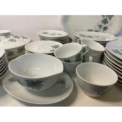 348 - Large selection of Noritake 'Wild Ivy' comprising 8 x dinner plates, 2 x serving dishes, 1 x meat pl... 