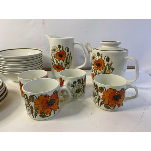 350 - Selection of J and G Meakin studio pottery 'poppy' pattern comprising tea pot, water jug, 6 x dinner... 