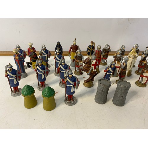 375 - Selection of 32 lead figures approx 6 cms tall which form a complete chess set featuring the Moors a... 