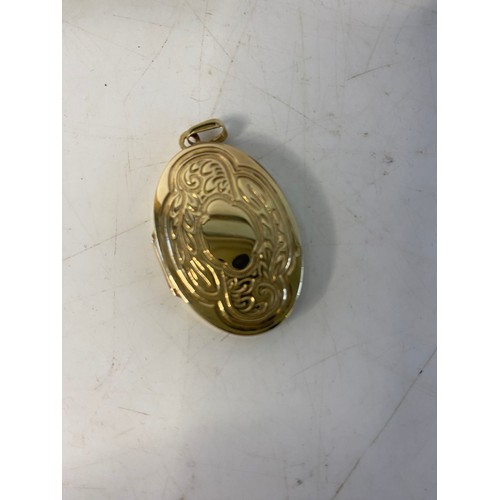 497 - Selection of stamped 375 gold jewellery including locket and rings weighing 11.14grams