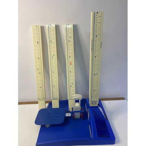 286 - The Leicester Height Measure, a portable height measure for adults and children up to 210cms.