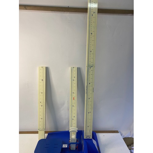 286 - The Leicester Height Measure, a portable height measure for adults and children up to 210cms.