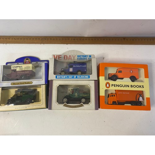 289 - Assortment of boxed model vehicles.