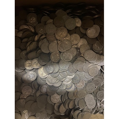 339 - Approx 5 kg of sixpence coins, approx 800