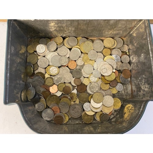 14 - Tin of assorted old coins.