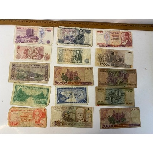 24 - Collection of vintage banknotes.