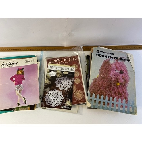 161 - Box of vintage knitting and crochet patterns plus assorted wool.