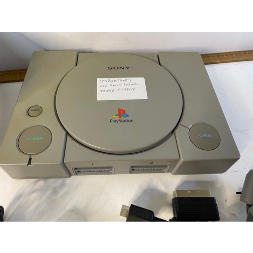 210 - Sony Playstation 1 Japanese console. Model SCPH-5000 [NTSC-J] with games, tested and working.