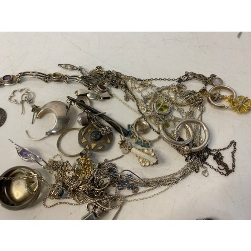 308 - Bag of scrap silver jewellery approx 109g.