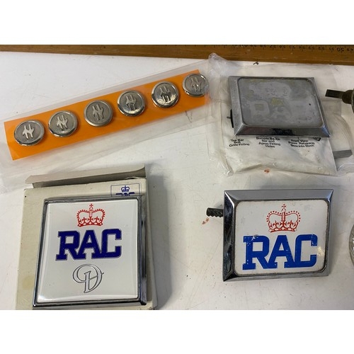 362 - Selection of car badges including RAC, AA, Jaguar etc