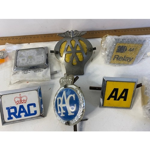 362 - Selection of car badges including RAC, AA, Jaguar etc