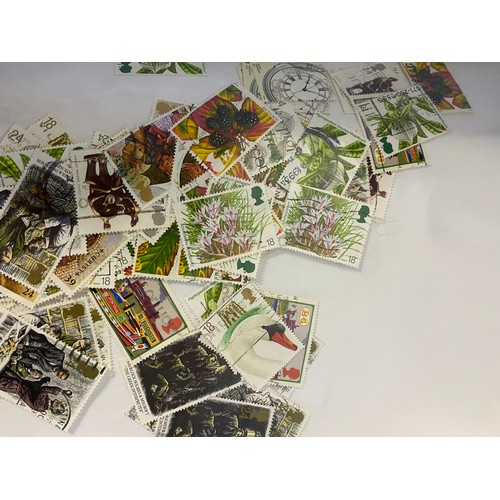 654 - Large quantity of stamps organised in albums and folders.