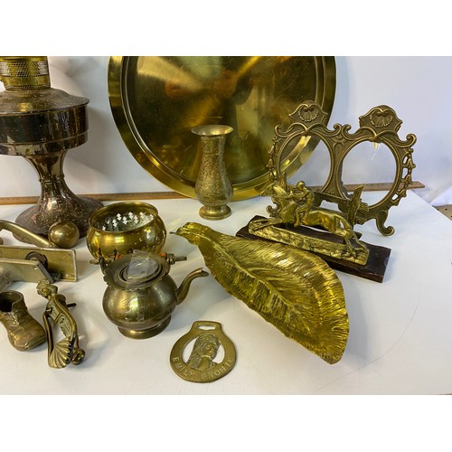 656 - Assortment of brassware.