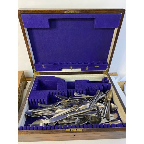 663 - 2 vintage cutlery boxes containing mixed cutlery