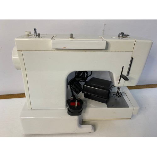 677 - Victoria 364 electric sewing machine