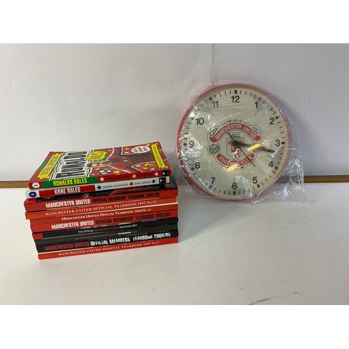 693 - Box of Manchester United books and vintage clock.