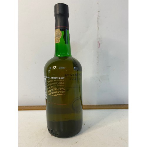 502 - 75cl bottle of Cockburns Special Reserve Port.