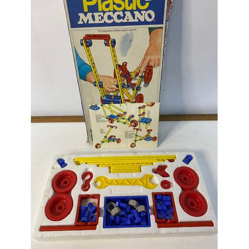 552 - Vintage plastic Meccano set 100 complete