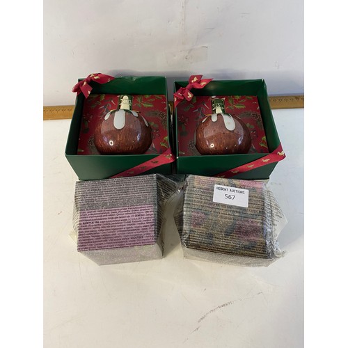 567 - 2 scented candles and 2 Bayliss and Harding Bubblebath