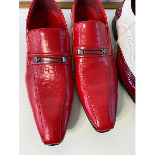 580 - 3 pairs of size 11 leather dress shoes.