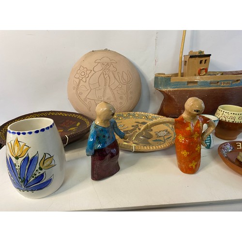 582 - Large collection of vintage studio pottery