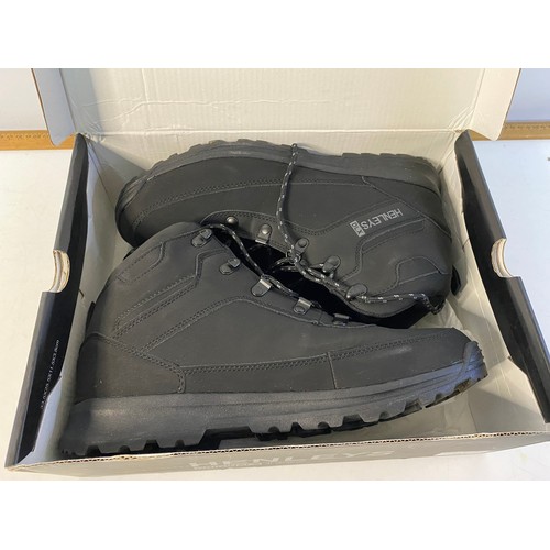 587 - Henley Nubuck leather boots size 9 boxed.