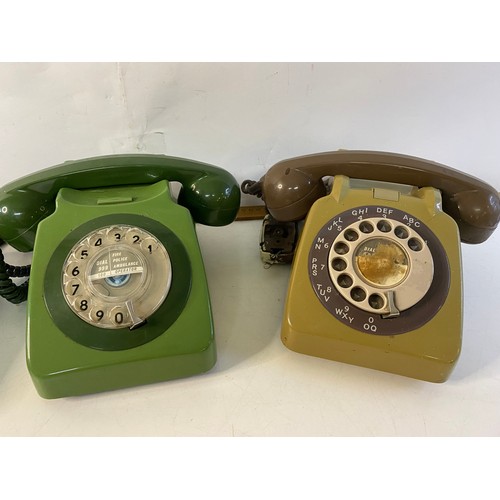 711 - 3 x vintage telephones