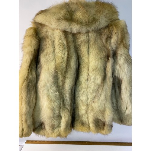 713 - Vintage fox fur coat in excellent condition