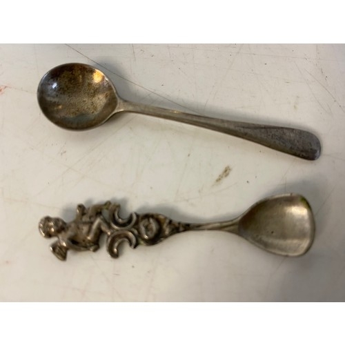 570 - Collection of silver items including pepperette, vinaigrette, cheeroot holder and spoons