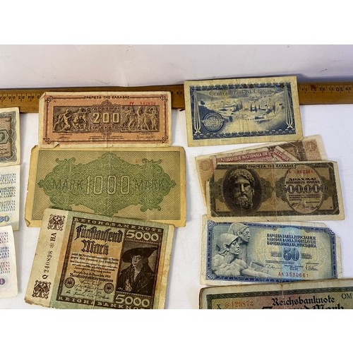 589 - Collection of vintage banknotes