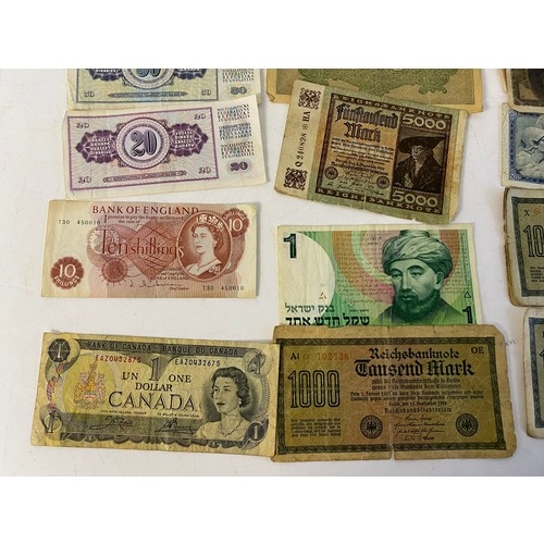 589 - Collection of vintage banknotes