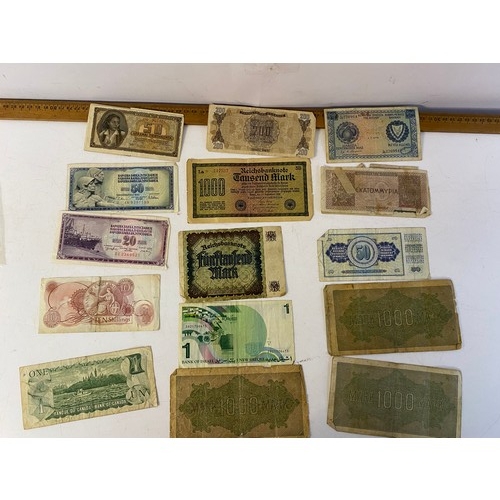 589 - Collection of vintage banknotes