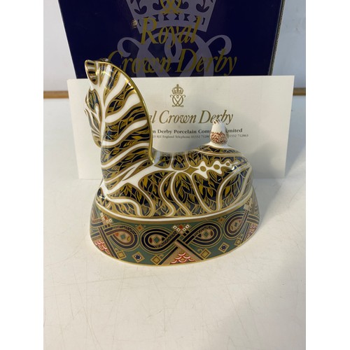 784 - Boxed Crown Derby paperweight Zebra in as new condition with gold stopper to base which shows first ... 