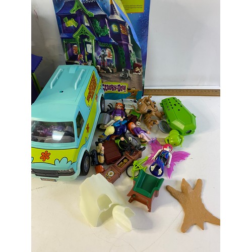 719 - Playmobil Scooby Doo playset with figures, accessories etc