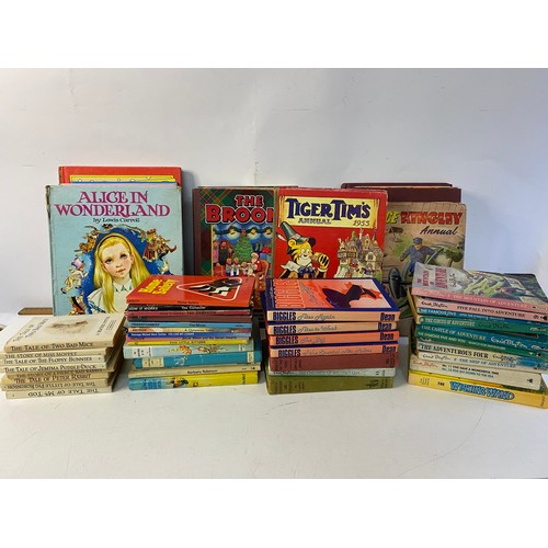 725 - Box of vintage children's books including annuals, Biggles, Endi Blyton etc