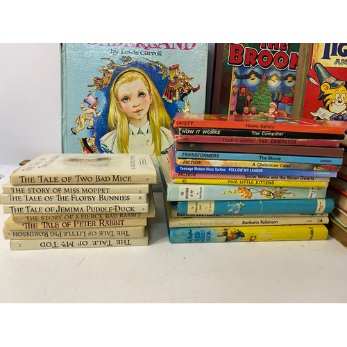 725 - Box of vintage children's books including annuals, Biggles, Endi Blyton etc