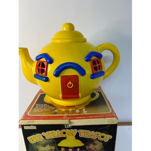 739 - Vintage Bluebird big yellow teapot with some accessories in original box