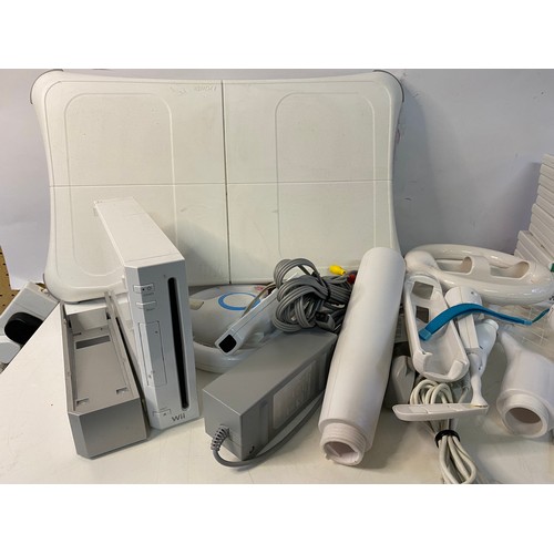 753 - Nintendo Wii with games and accessories