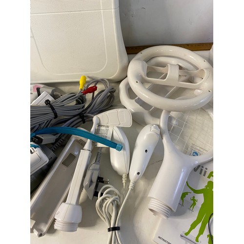 753 - Nintendo Wii with games and accessories