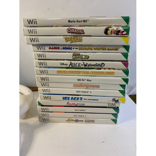 753 - Nintendo Wii with games and accessories