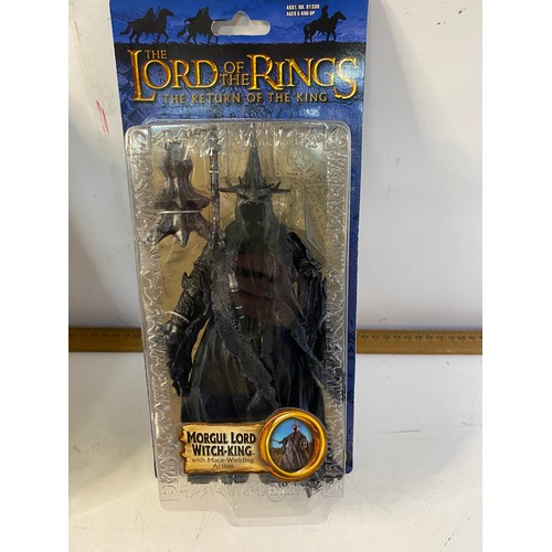 863 - Toy Biz, 3 x The Lord of the Rings figures from the later eleased rectangular design boxes made in 2... 